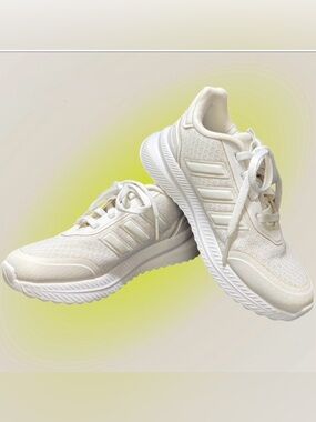 ADIDAS SHOES WHITE COLOR SIZE 12.